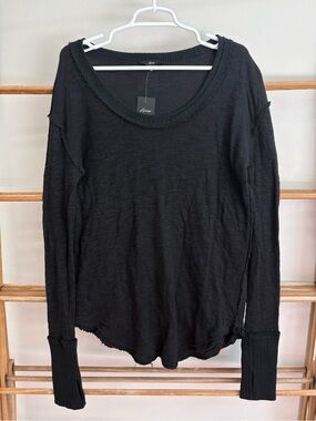 Axis NWT black raw edge long sleeve | size medium